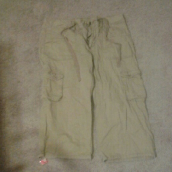 Tan Capri's