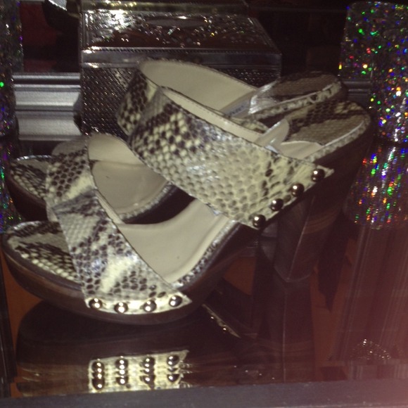 Jimmy Choo Snakeskin chunky heels - Picture 2 of 4