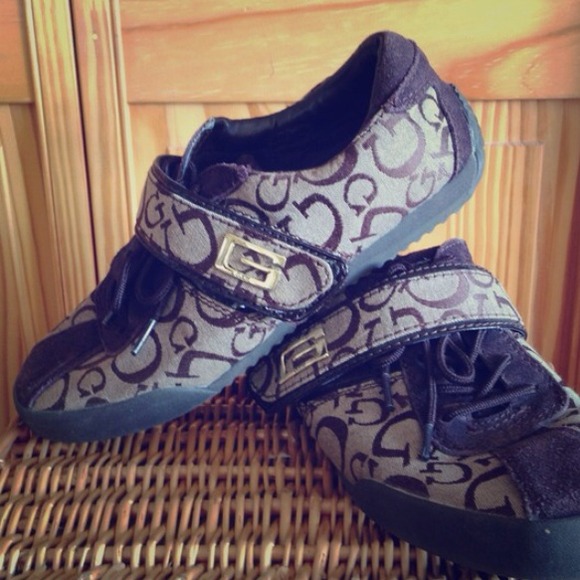 Guess Shoes - GUESS SIGNATURE SHOES