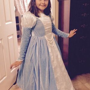 Girls Halloween Costume /Princess Elsa? Queen?!