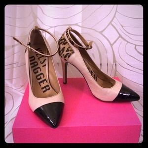 Kelsi Dagger Leopard Pumps size 9.5