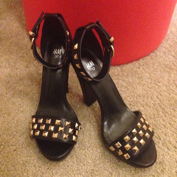 H&M black sandals