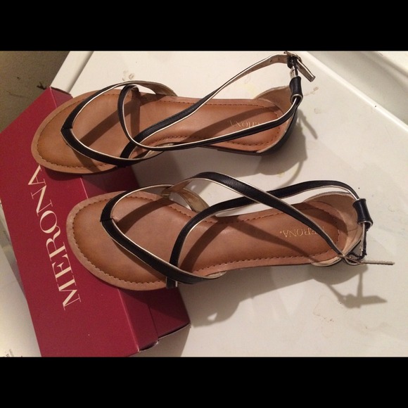 Merona black strap sandals
