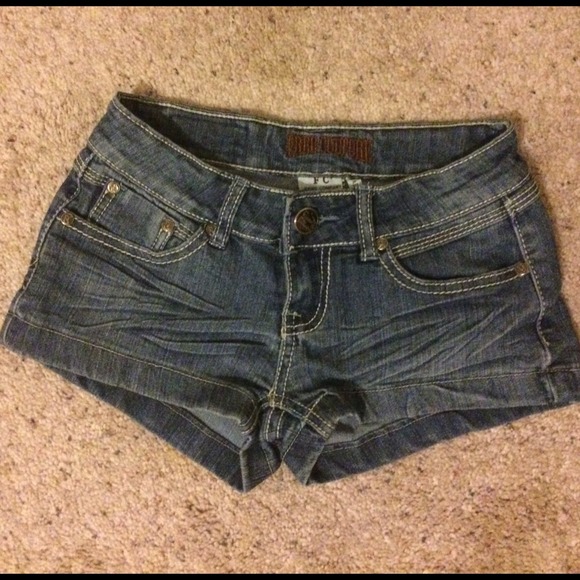 Shorts - Picture 2 of 3