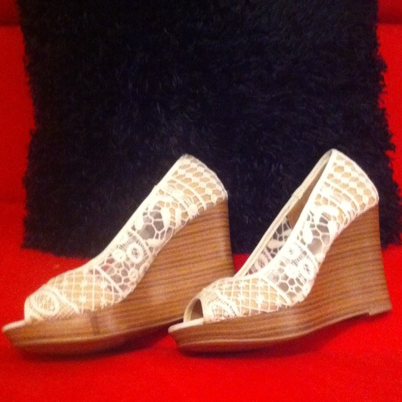 REDUCED🎉🎉Beige Wedges🎉🎉