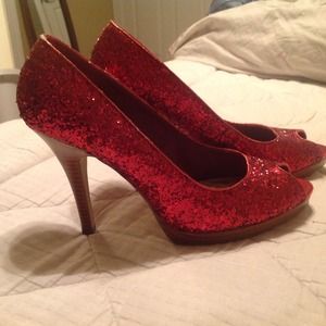 lui Chuiy 5"  heel red glitter shoes