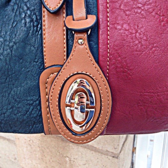 ❗️🚫SOLD IN BUNDLE❗️Touch of Luxe Handbag - Picture 2 of 4