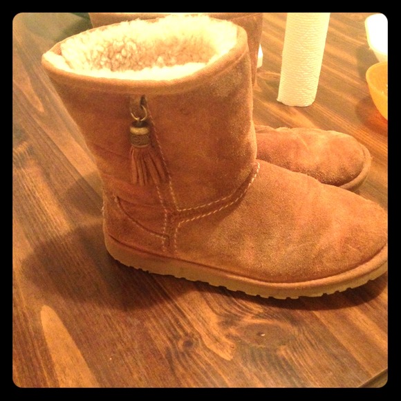 Uggs chestnut limited edition with a tassel! - Picture 1 of 3
