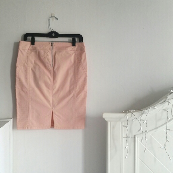 ▪ donated ▪ pale pink pencil skirt - Picture 2 of 4