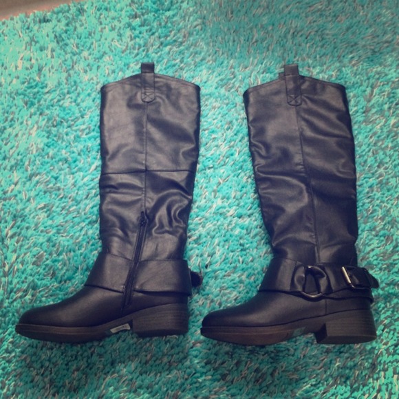 Black casual boots!