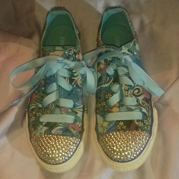 SOLD-CONVERSE ALL STAR Embellished Sz1 girls shoes - Picture 1 of 4