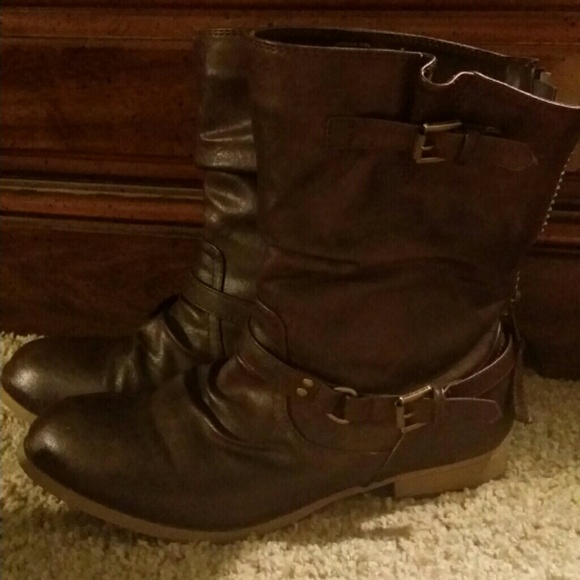 Size 9 brown boot