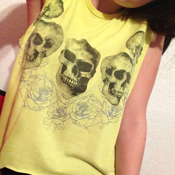 Neon yellow muscle tank w skulls