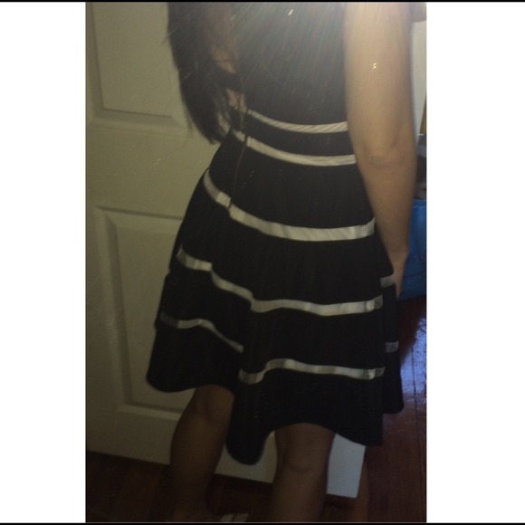 Dress - Picture 3 of 3