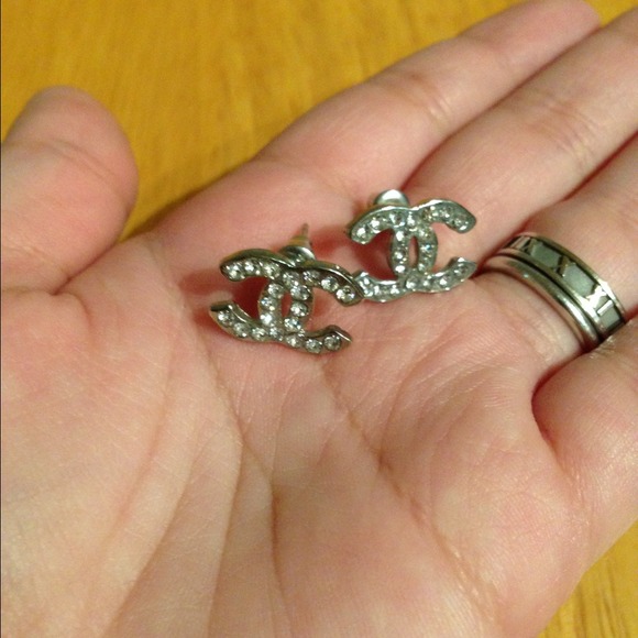 Jewelry - Metal earrings