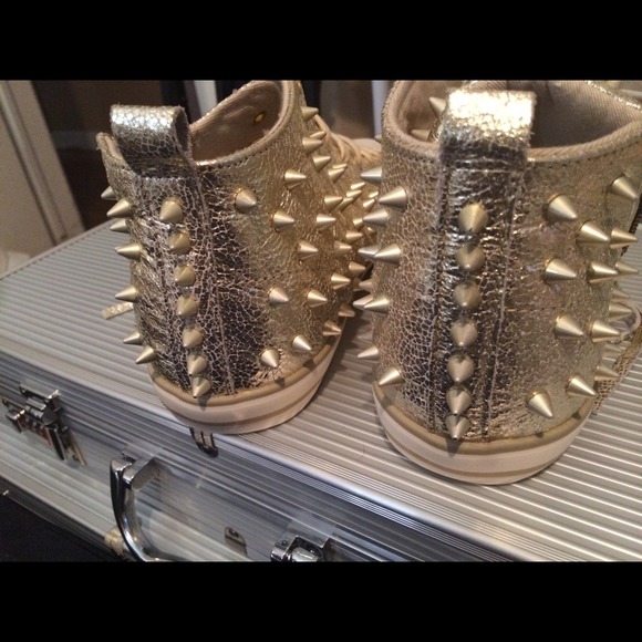 New Guess gold and spiked sneakers - Picture 4 of 4