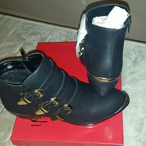 Mini boots