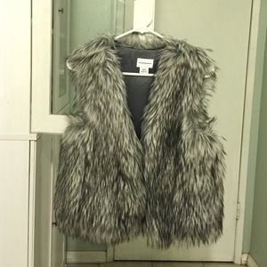 Club Monaco faux fur vest. Sz XS. New without tags