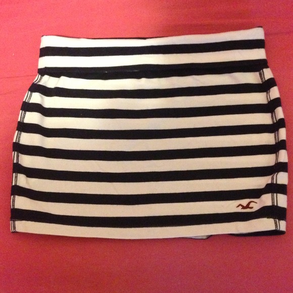 Hollister Dresses & Skirts - Bundled 🍒Navy & White Striped Hollister Skirt🍒