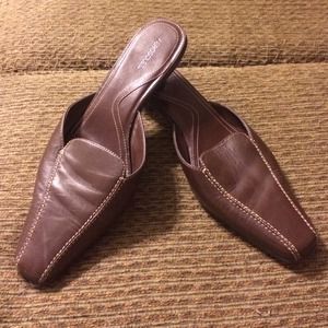 Brown mules with kitten heel