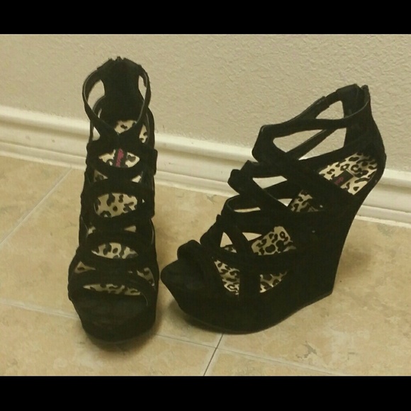 Really cute suede shoes! $sold $ - Picture 2 of 4