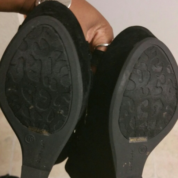 Really cute suede shoes! $sold $ - Picture 4 of 4