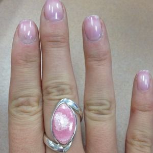 Beautiful sterling silver pink stone ring! Size 7!