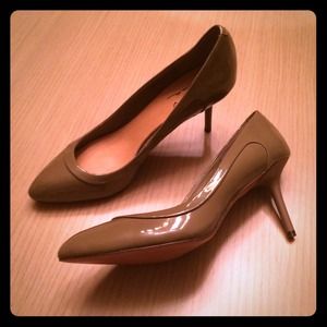 Badgley Mischka NEW beautiful taupe pumps!!