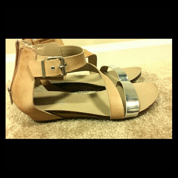 Kenneth Cole Reaction tan sandals