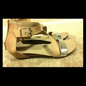 Kenneth Cole Reaction tan sandals