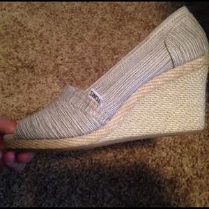 Toms Wedges sz 8.5