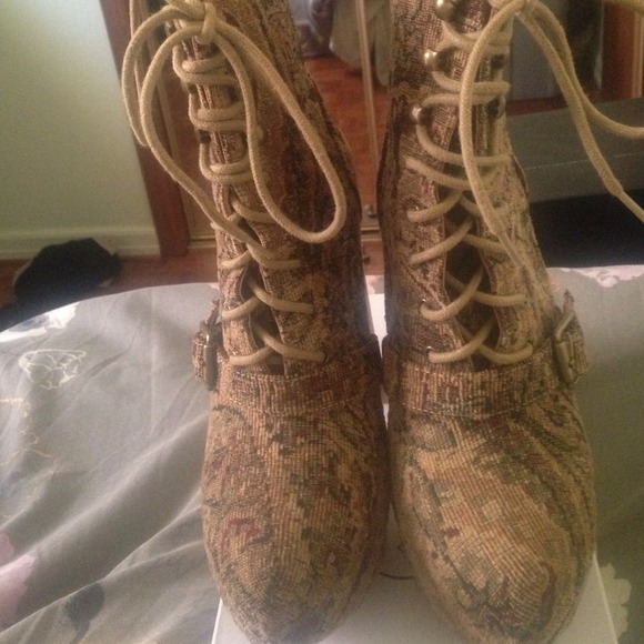 SOLD! Steve Madden booties ! 😍❤️ - Picture 4 of 4