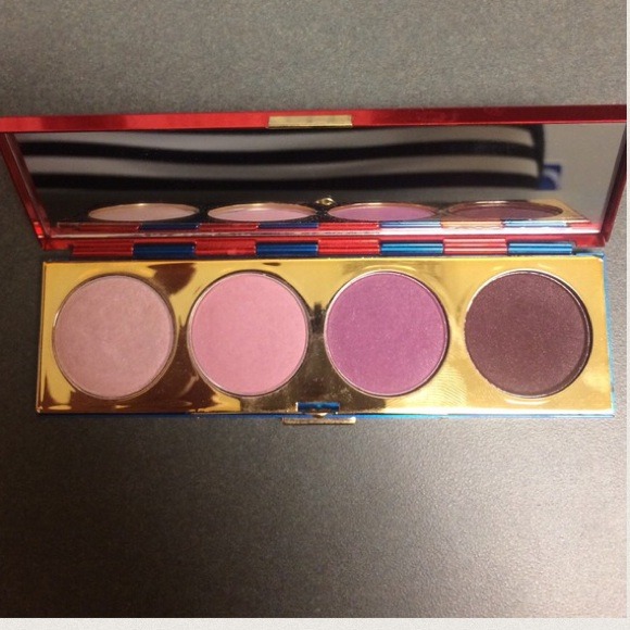 MAC Cosmetics Accessories - MAC Cosmetics Wonder Woman Palette