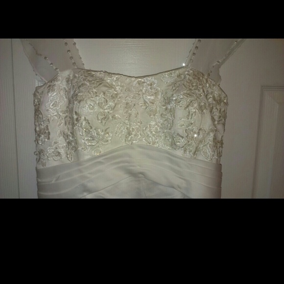 Brand new wedding dress not used - Picture 2 of 4