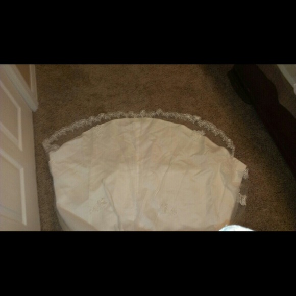 Brand new wedding dress not used - Picture 4 of 4