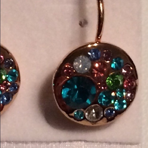 Dazzling 18k Gold Plated Earrings w/ Blue Crystals - Picture 3 of 4