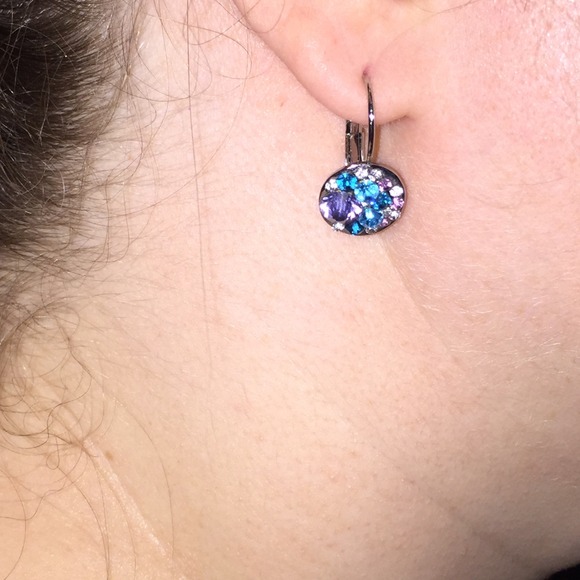 Dazzling 18k Gold Plated Earrings w/ Blue Crystals - Picture 4 of 4