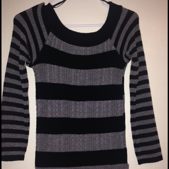 Black and gray sweater!! - Picture 1 of 2