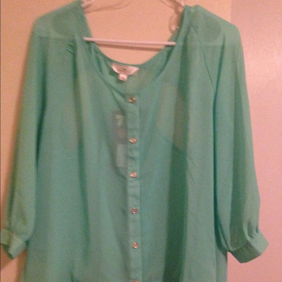 Tops - **Blue green top**