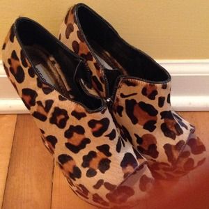 Size 6.5 Steve Madden Leopard Print Wedges