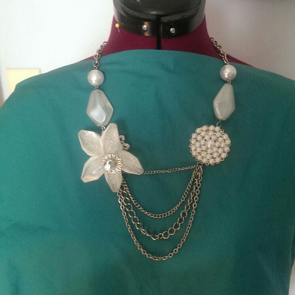 White flower necklace