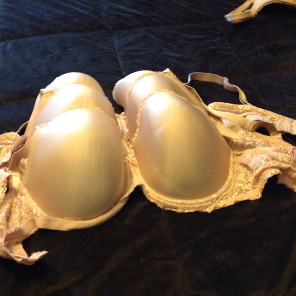 Victoria Secret. Dream Angels.  Bras. 38DDD