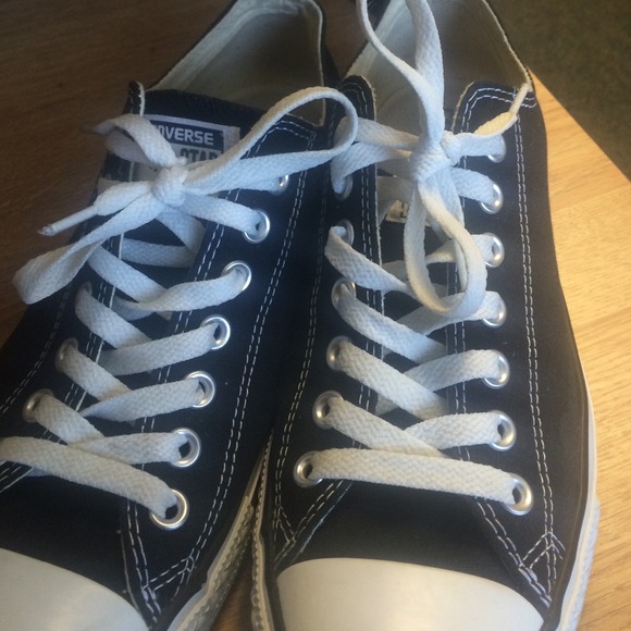 Converses - Picture 2 of 4