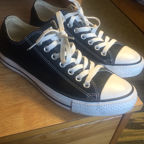 Converses - Picture 3 of 4