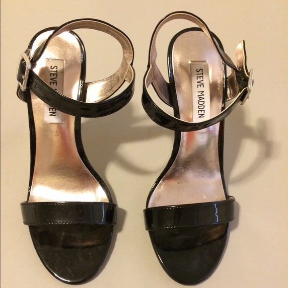Steve Madden black strappy sandals!