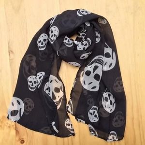 Black Skull Print Scarf 💀🎀