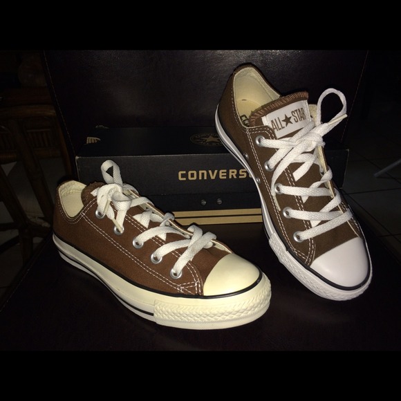 Brown low top converse
