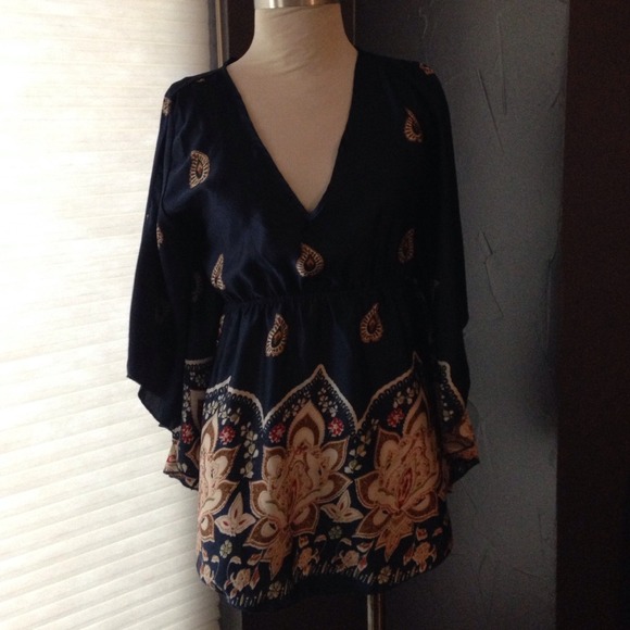 Pretty Good size M EUC navy. Cute cute cute