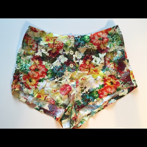 ❌SOLD❌ LF Millau Soft Floral High Waisted Shorts
