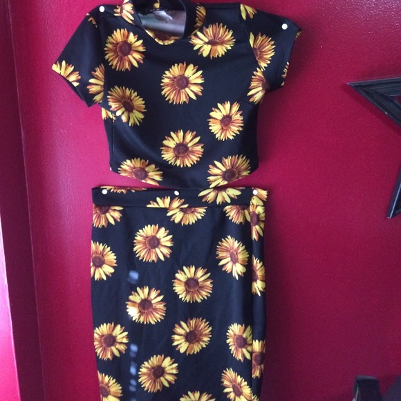 Pretty flower two piece